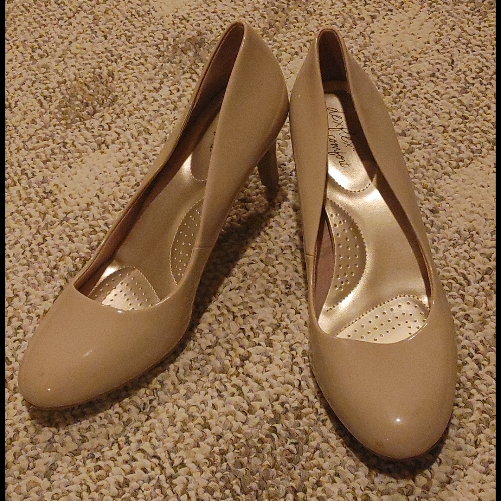 Nude heels size 11 dexflex comfort 2.5 in heal